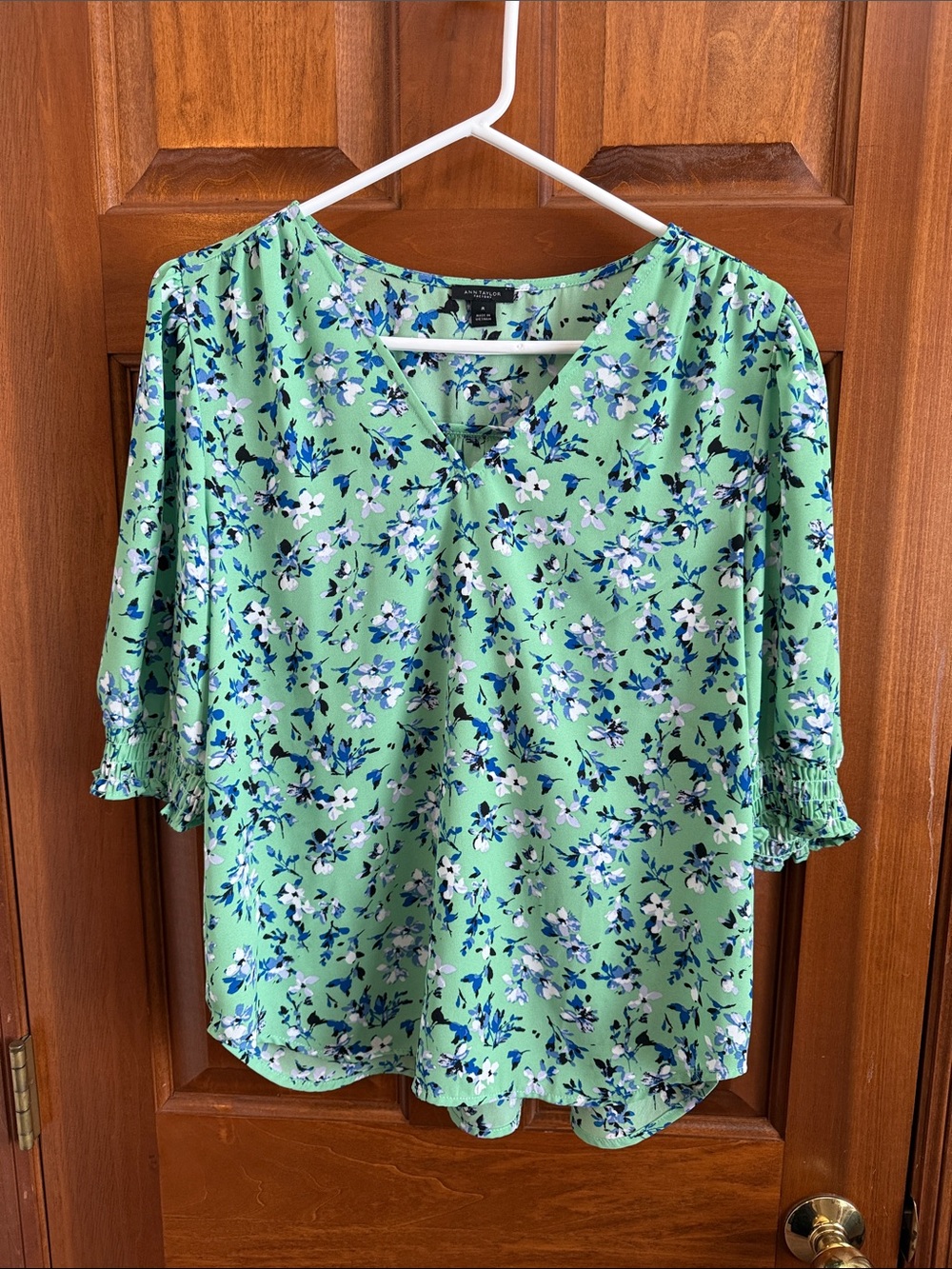 Ann Taylor Mint Green Floral V-Neck Smocked Sleeve Blouse